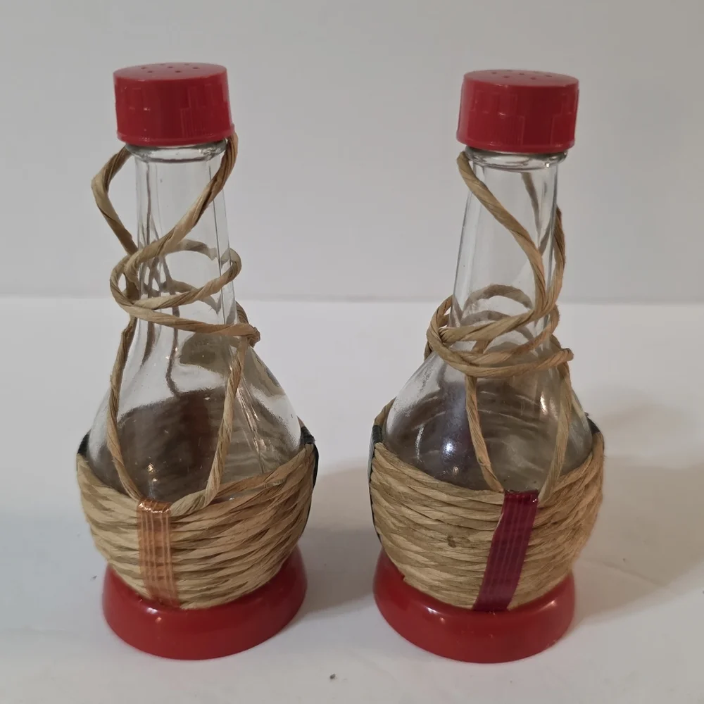 Vtg Italian Swiss Colony Tipo Wine Bottle Salt Pepper Shaker Set